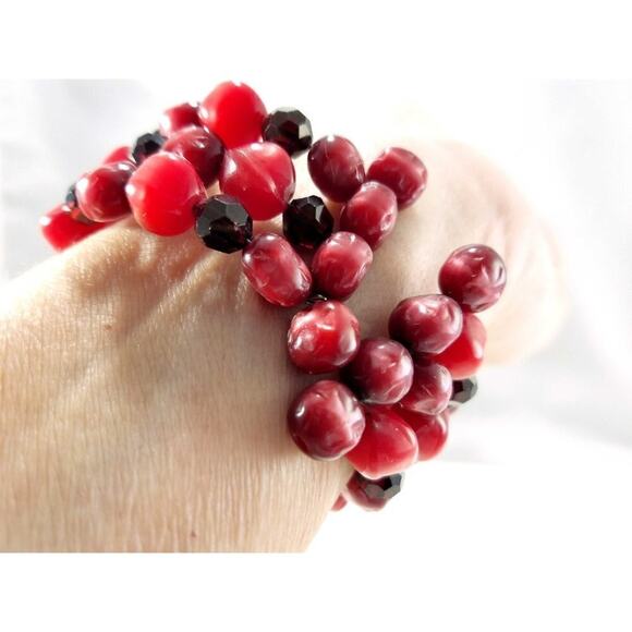 Vintage Red Lucite Moonglow Memory Wire Bracelet 3 Row Retro Jewelry - Picture 10 of 10